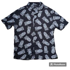 NWOT Pineapple Print Resort Shirt
